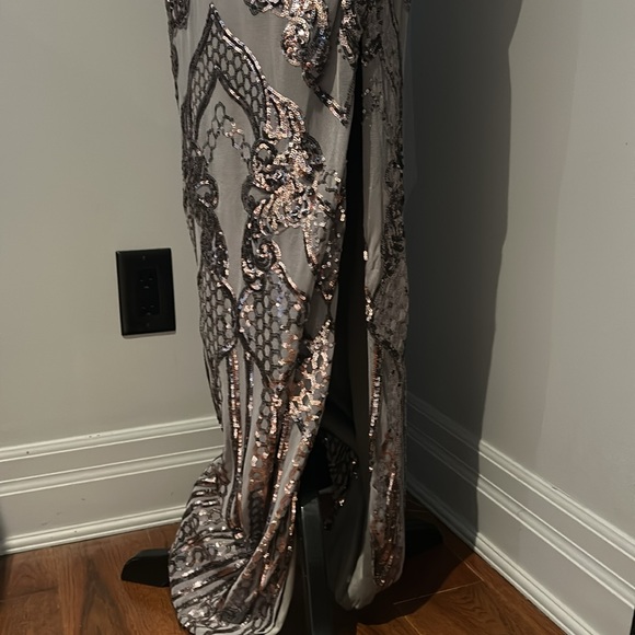 WINDSOR Women's Taisia Formal Sequin Scroll Dress in Silver (NWT)￨Size Medium - Picture 11 of 17